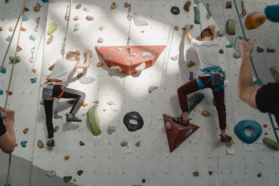 how does lead climbing work for beginners