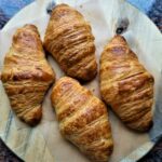 how many carbs in a croissant