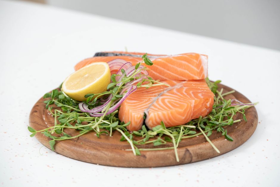 how much omega 3 in salmon farmed wild canned