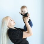 how t o carry newborn