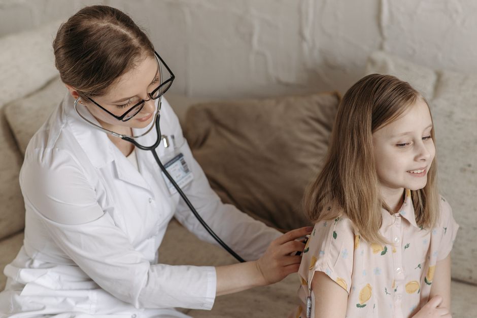 how to check for scoliosis in kids and adults