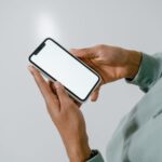 how to clean a cell phone without damaging it