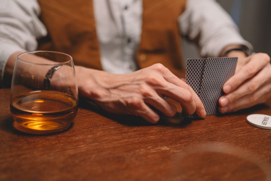 how to deal with alcohol withdrawal safely