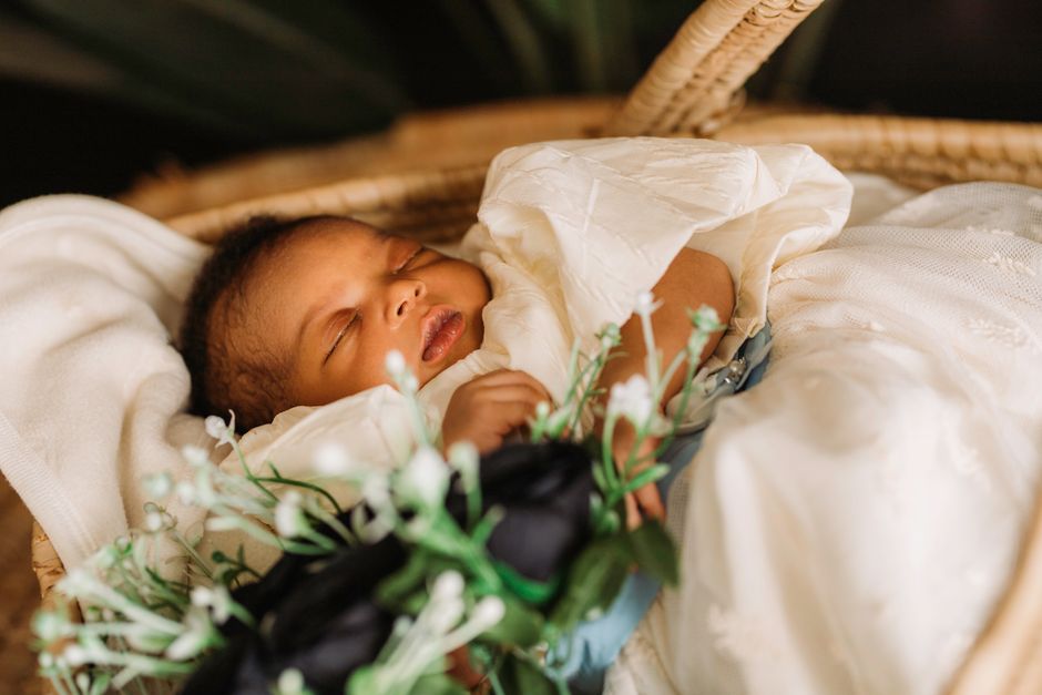 how to get newborn to sleep in bassinet