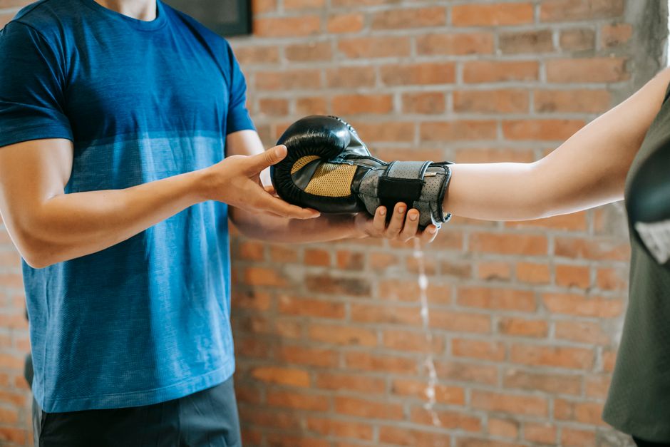 how to put on gloves with sweaty hands tips that work