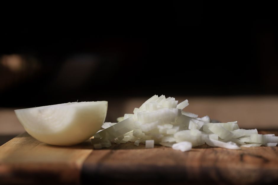 how to store half an onion