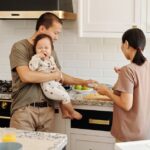 how to tell if baby is hungry or self soothing