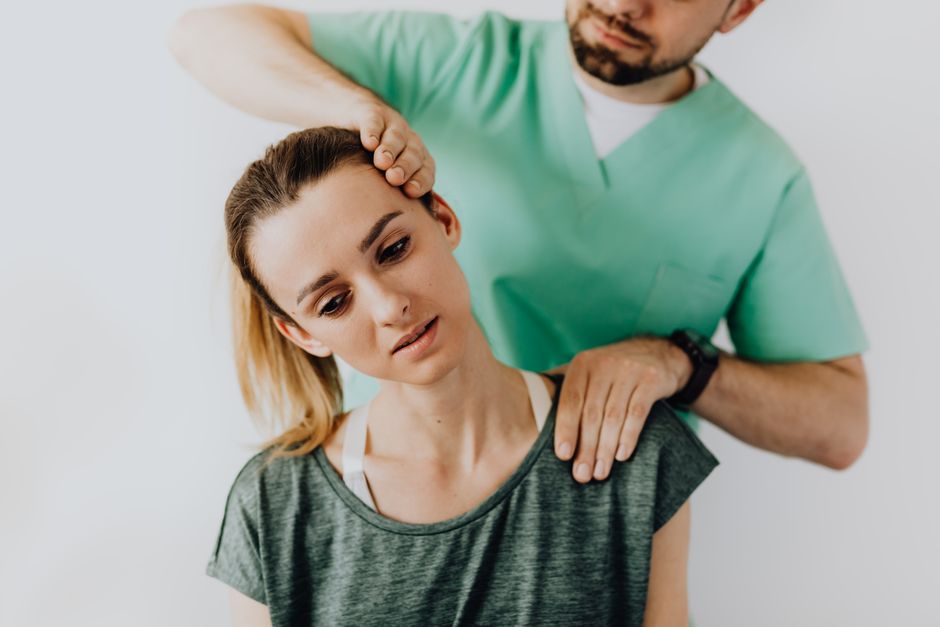 how to tell if your neck is out of alignment