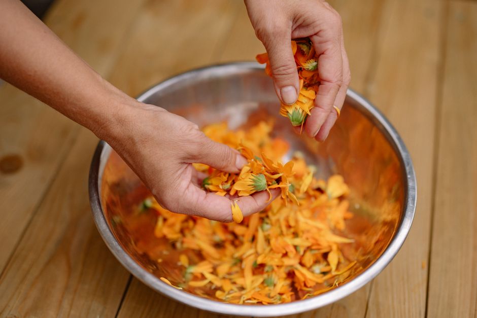how to use calendula for wounds safely and effectively