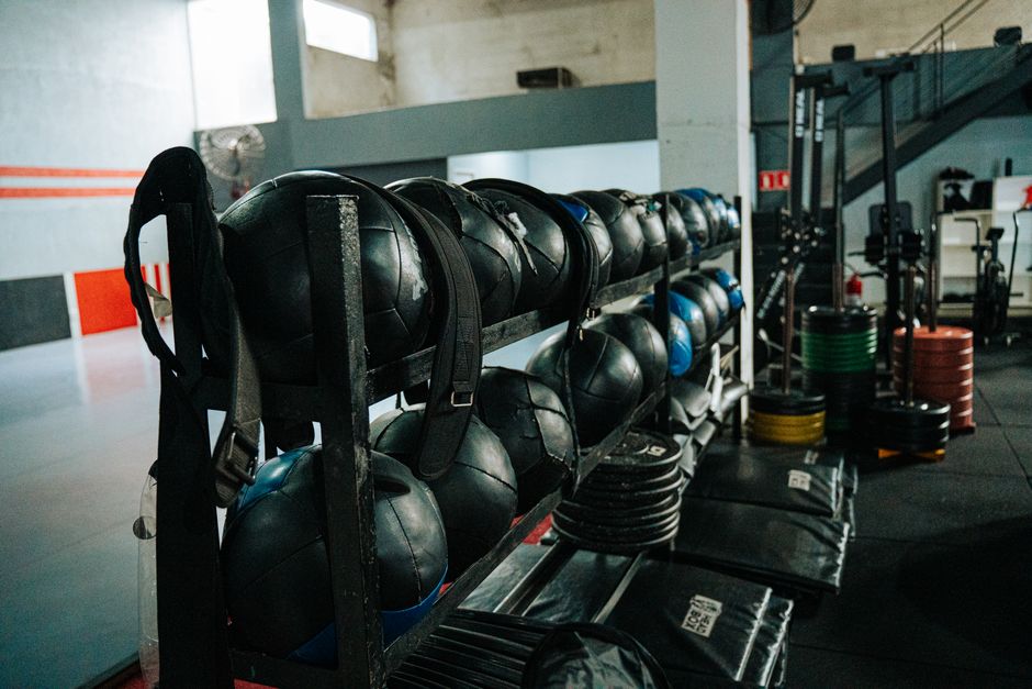 how to use weighted balls for baseball and fitness