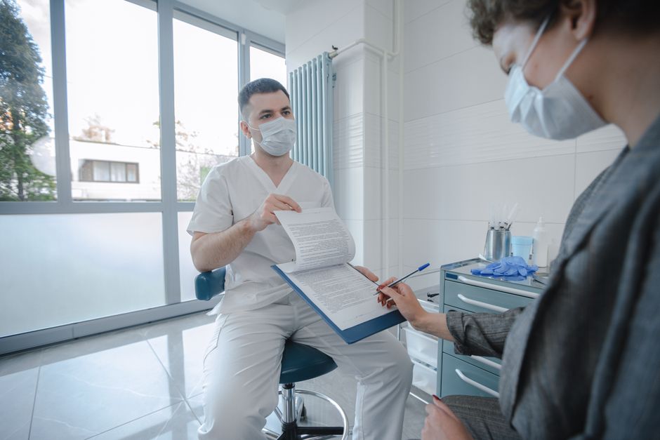 how you contract mononucleosis