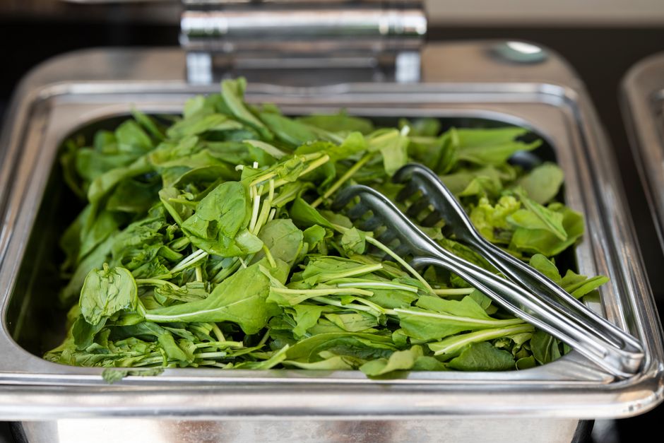 is romaine or spinach healthier nutrition compared