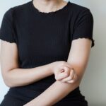 what causes psoriasis on elbows and how to treat it