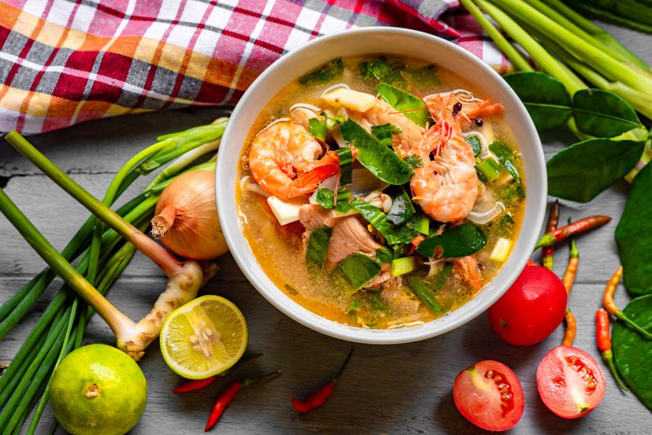 what does galangal taste like vs ginger
