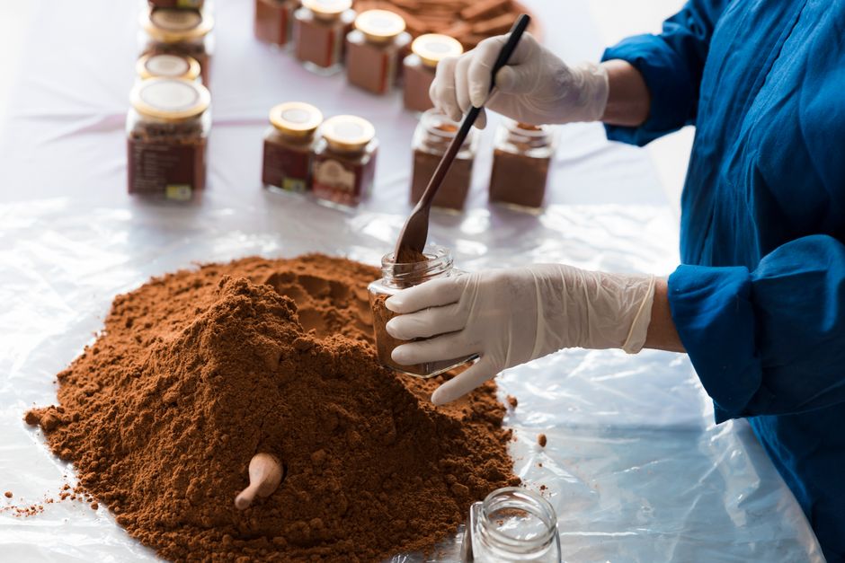 what is carob chocolate taste nutrition uses