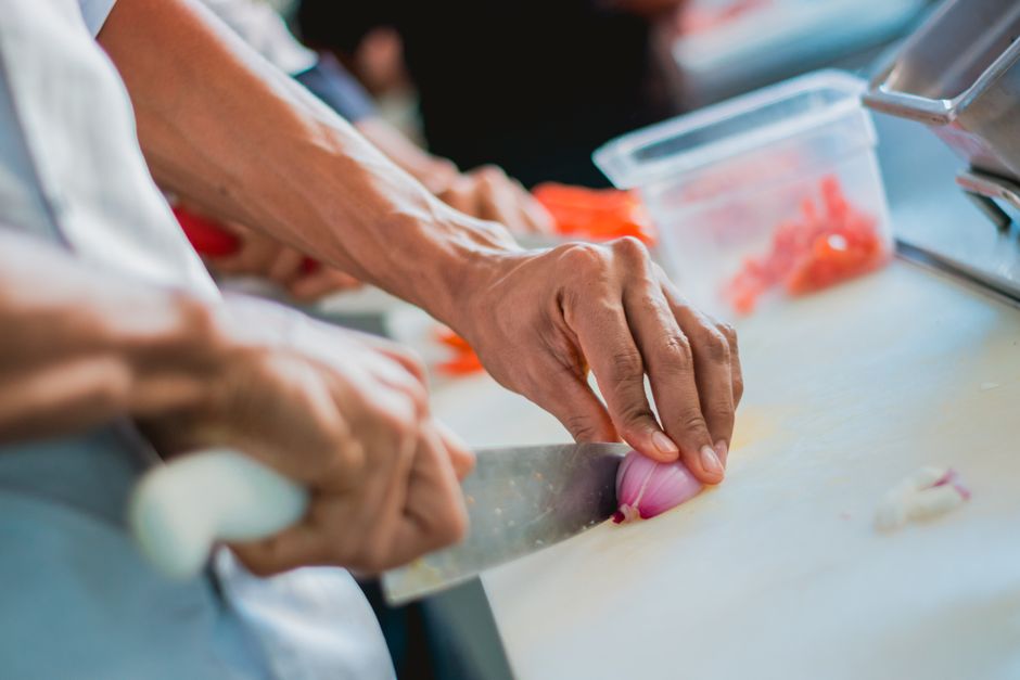 when should a food handler with a sore throat be excluded