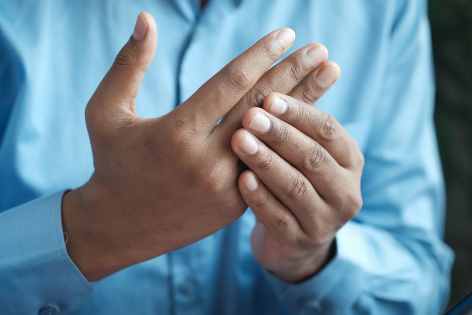 why do i have wrist pain when weight lifting